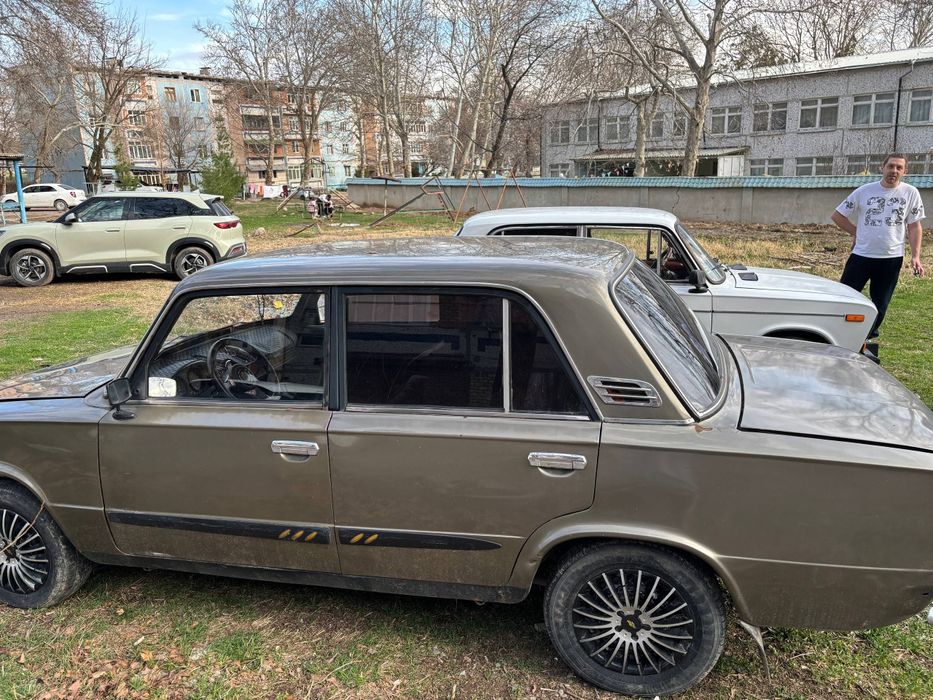 Продается Жигули 21011