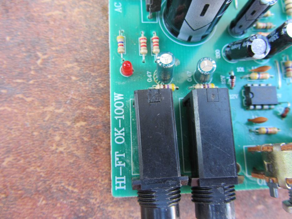 Kit putere 2x 100 w cu preamplificare  corector ton, aux, karaoke