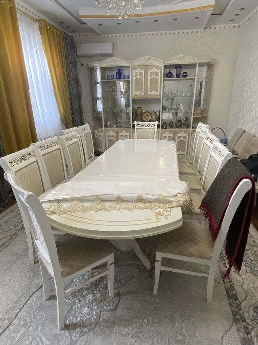 САТЫЛАДЫ!!!Стол и стулья.