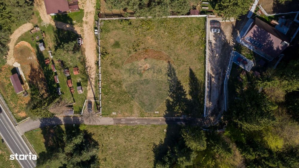 Poiana Brașov | teren cu panoramă largă către munți