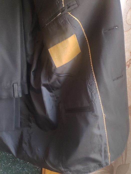 Эркаклар костюм шимлари сотилади