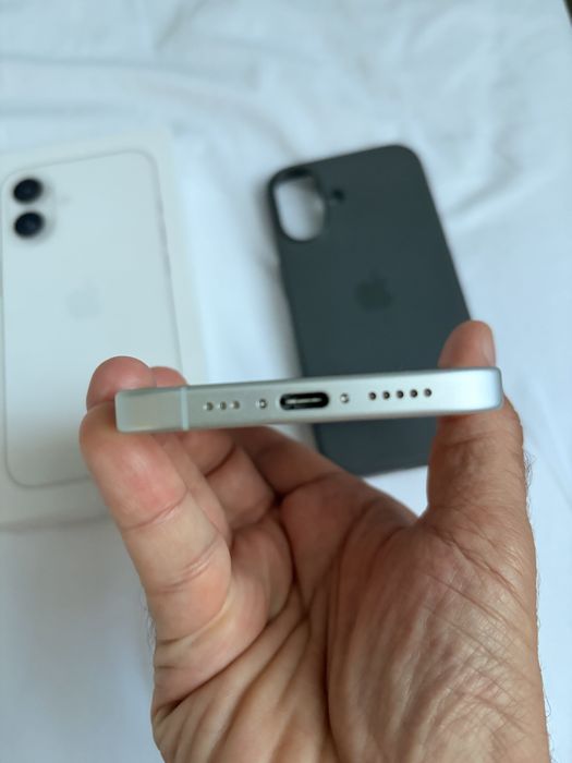 Iphone 16 128 GB неразличим от нов с гаранция 36 месеца към Yettel