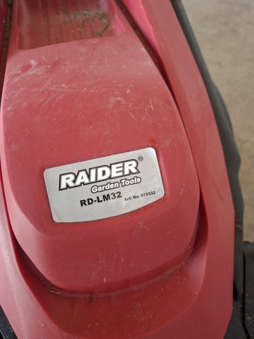 Продавам електрическа косачка за трева RAIDER