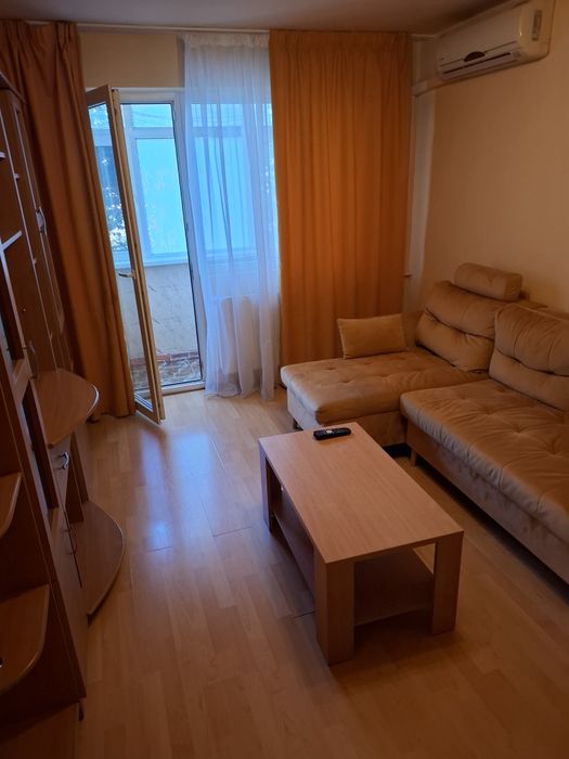 Inchiriez apartament