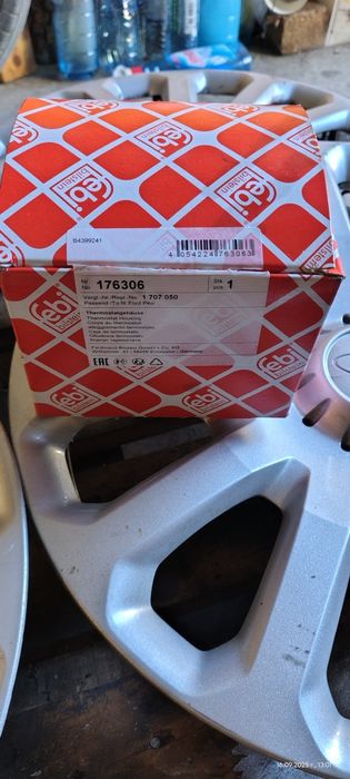 Накрайник, термостат и др. части от форд фиеста 2009 г