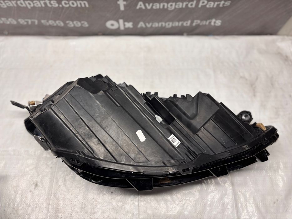 Ляв фар • Volkswagen Golf 8 (2019–2024)