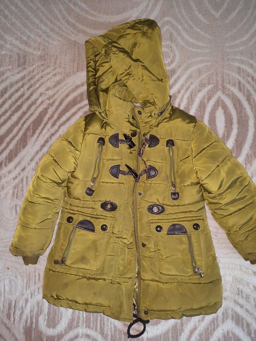 продам осенние куртки для девочки б/у за 3000