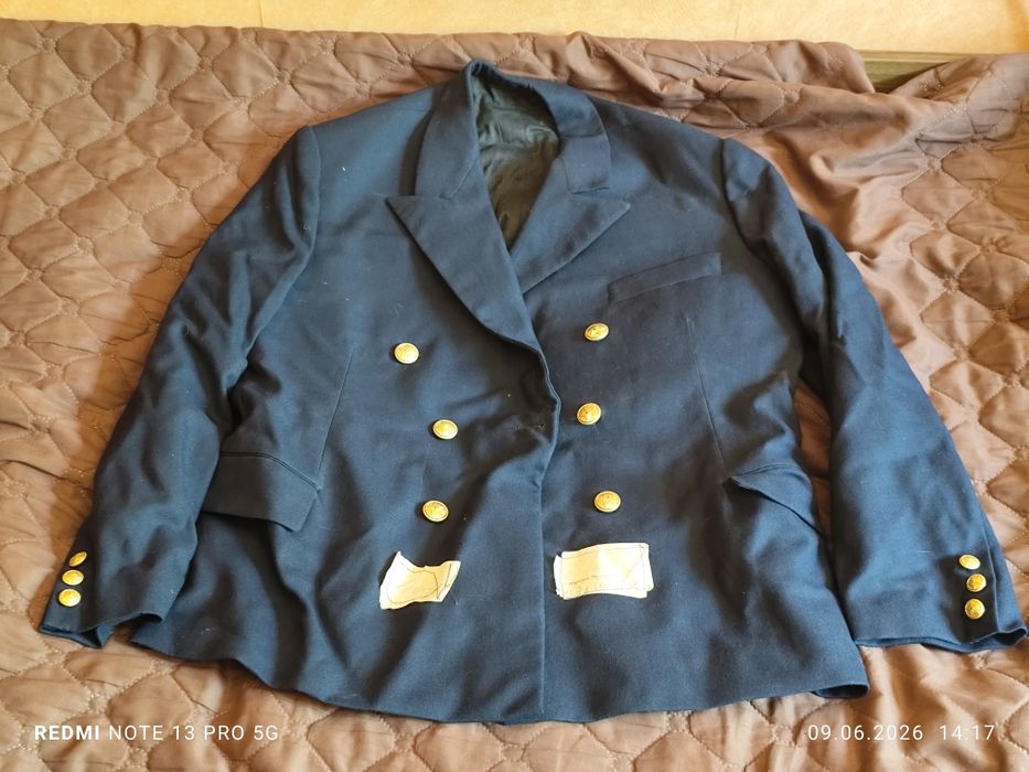 Продавам соц униформа на БДЖ  горната част