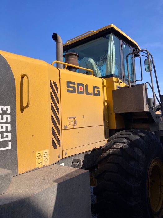 Продам 3-куб фронтальный погрузчик