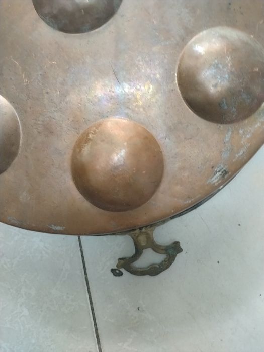 3броя бакърени тигани и ритуален менец с капак
