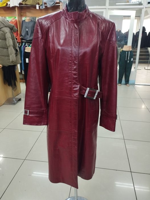 Подам плащ женский,кожа