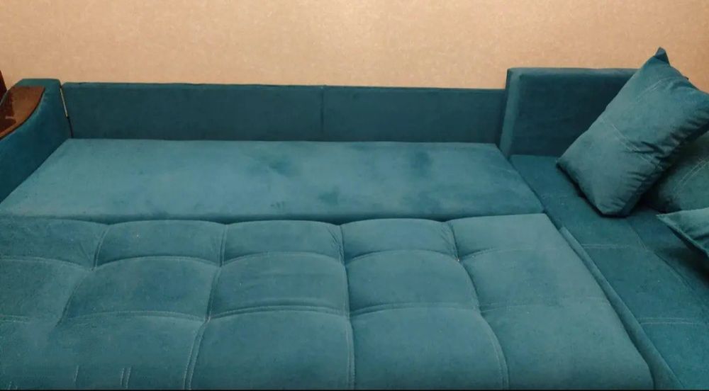 В продаже диван на пружинах.