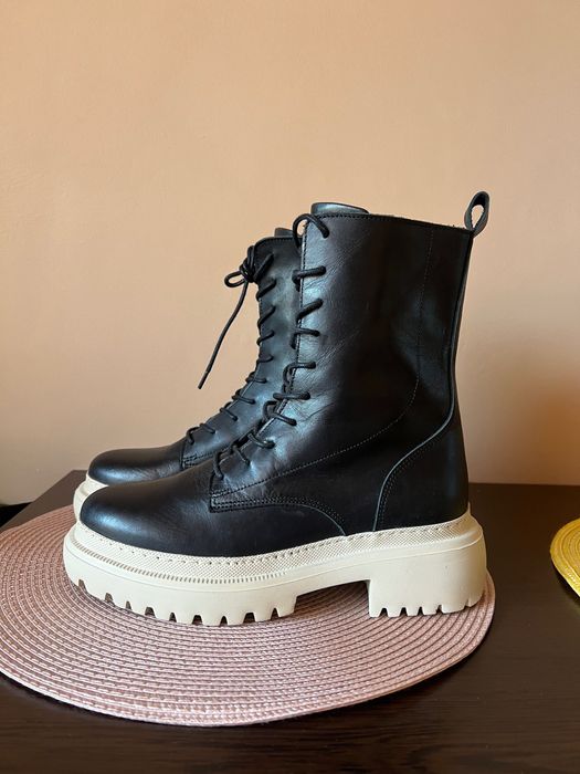 Нови кожени боти