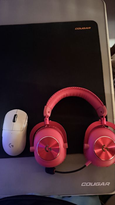 computer set up white tayyor