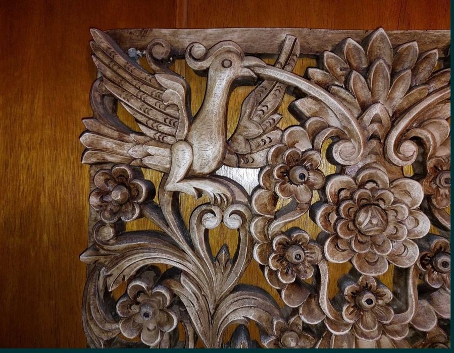 Декорация от гипс от 1984 г имитира дърворезба