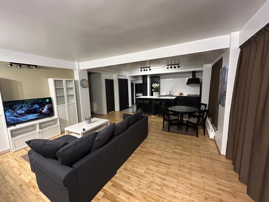 Proprietar vând apartament cu  3 camere