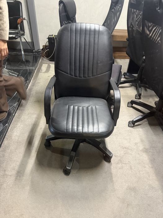 Продаются офисные кресла
