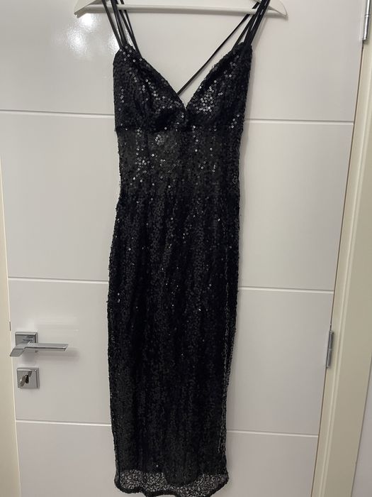 Черна рокля на паети, размер М