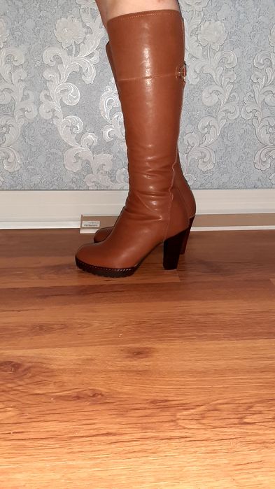 Сапоги новые кожаные. 38размер.