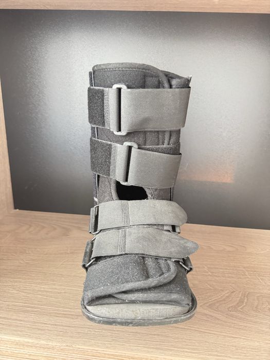 Orteza pentru imobilizarea gleznei Walkerfix AVITAL