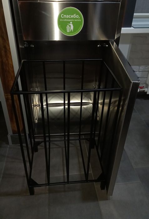 Контейнер для одноразовый посуды.