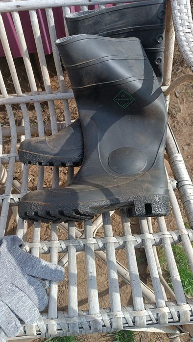Продам резиновые сапоги
