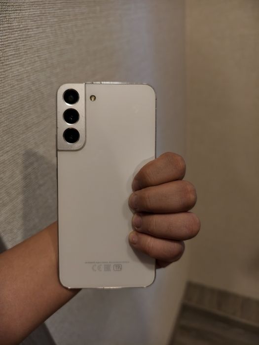 Продам на запчасти Samsung s22+