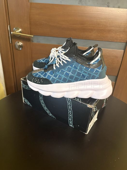 Versace chain reaction