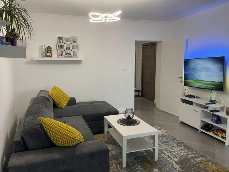 Дава се под наем Тристаен апартамент в Пловдив, Център - 122 кв.м за 850 € - Снимка #1