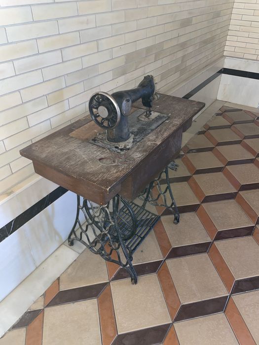Швейная машина антикварная