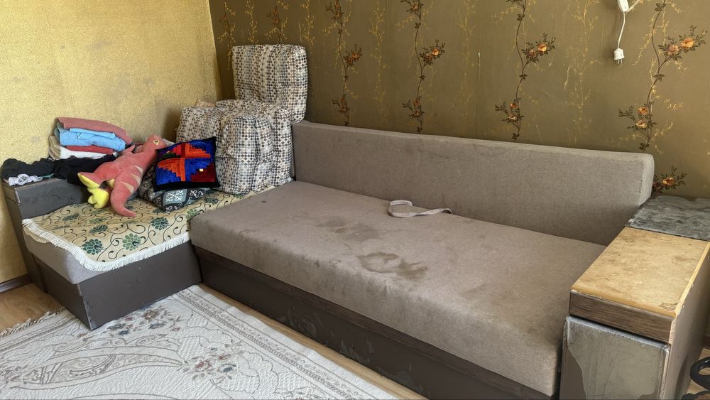 Продам диван угловой 4 м