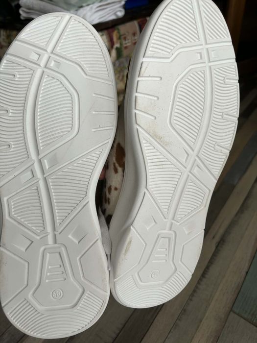 Чисто нови кецове 40 номер