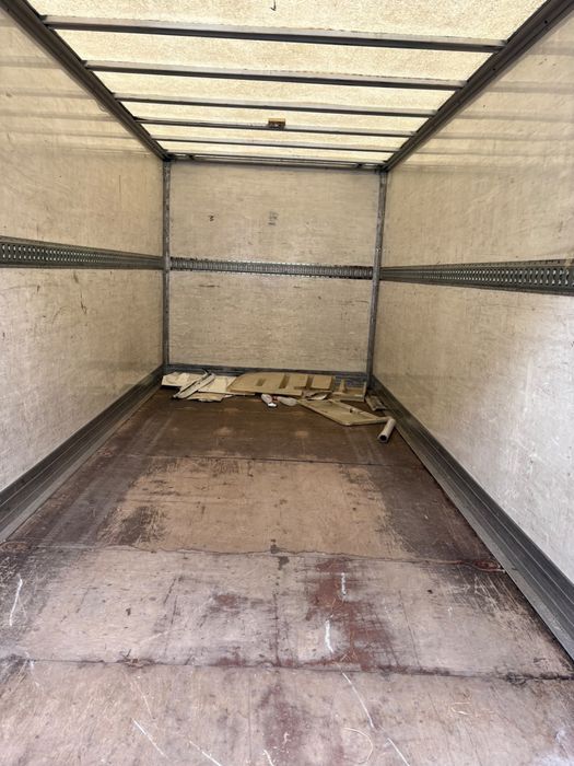Lada cu prelata si cub iveco daily