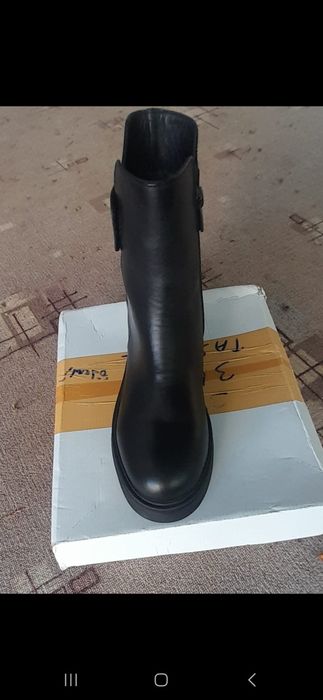 Продам новые женские ботинки