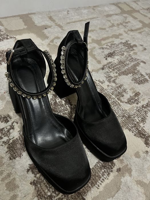 Туфли на невысоком каблуке