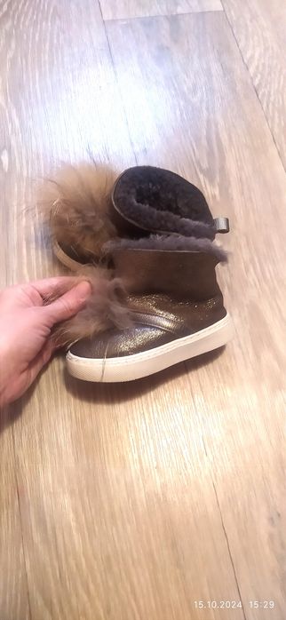 продали угги для малышей