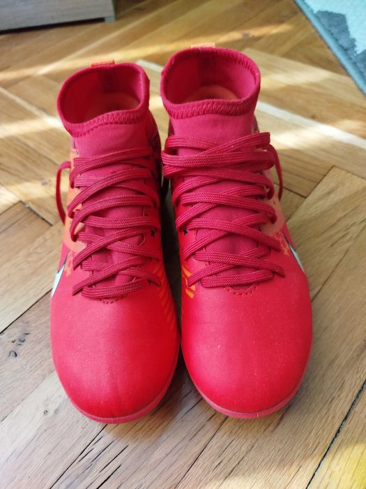 Футболни бутонки