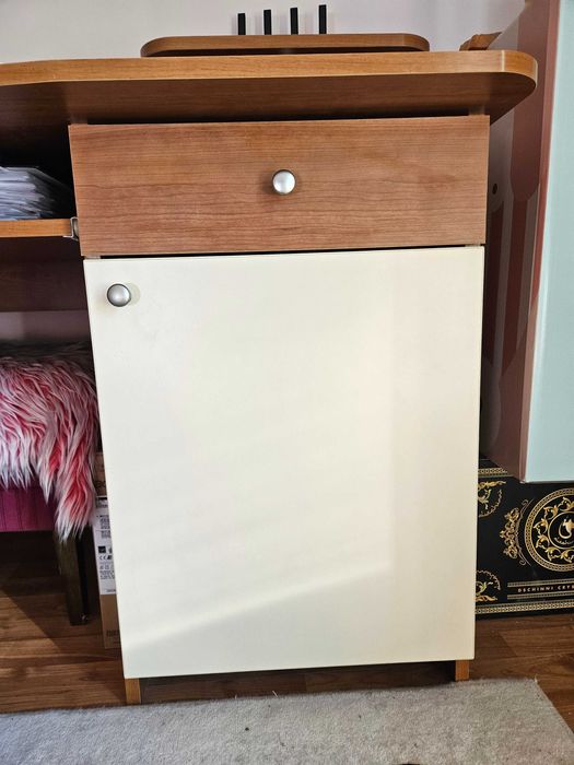 Голямо бюро правено по поръчка