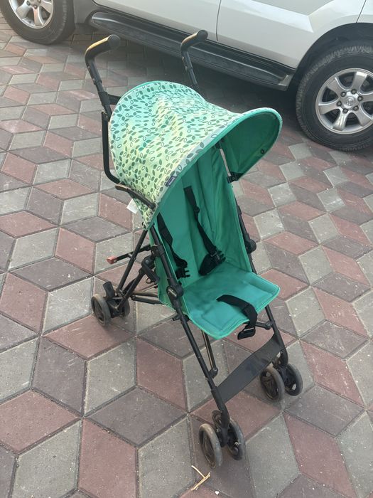 Продам коляску, трость.