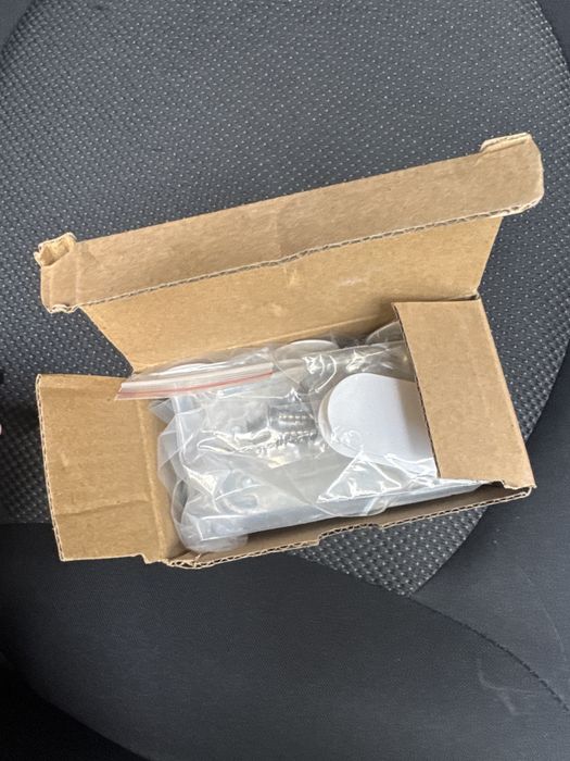 Петли скрытые белые