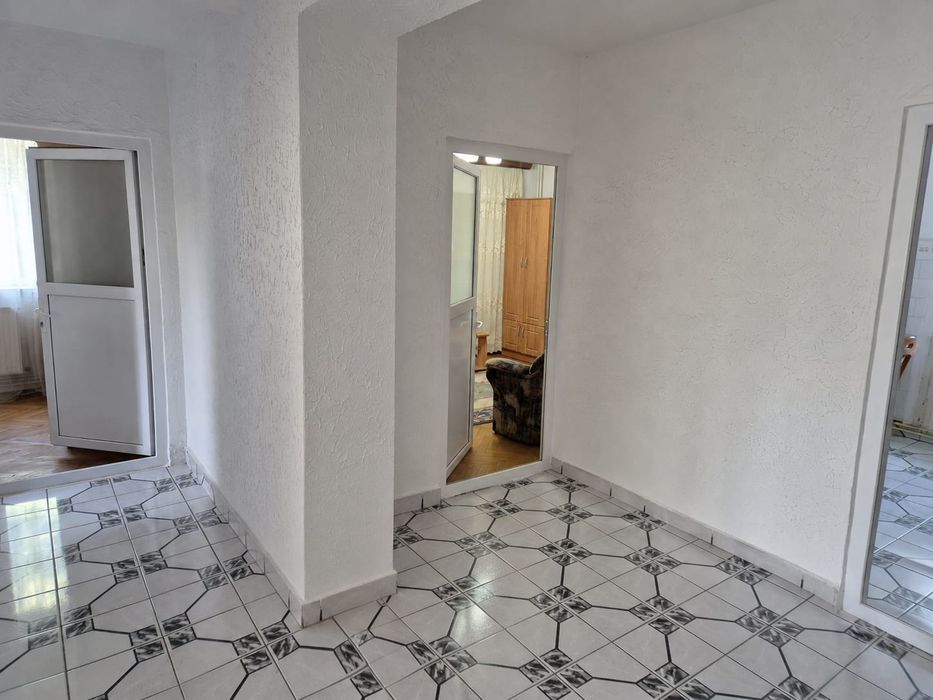 Inchiriez apartament 3 camere
