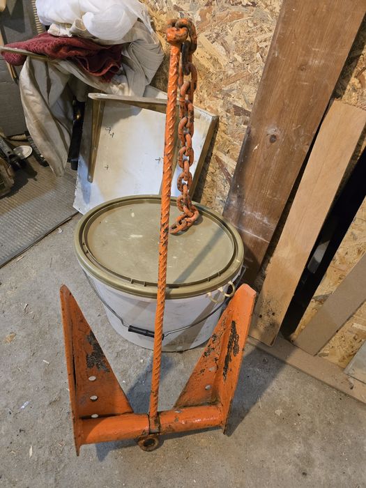 Продавам котва за лодка