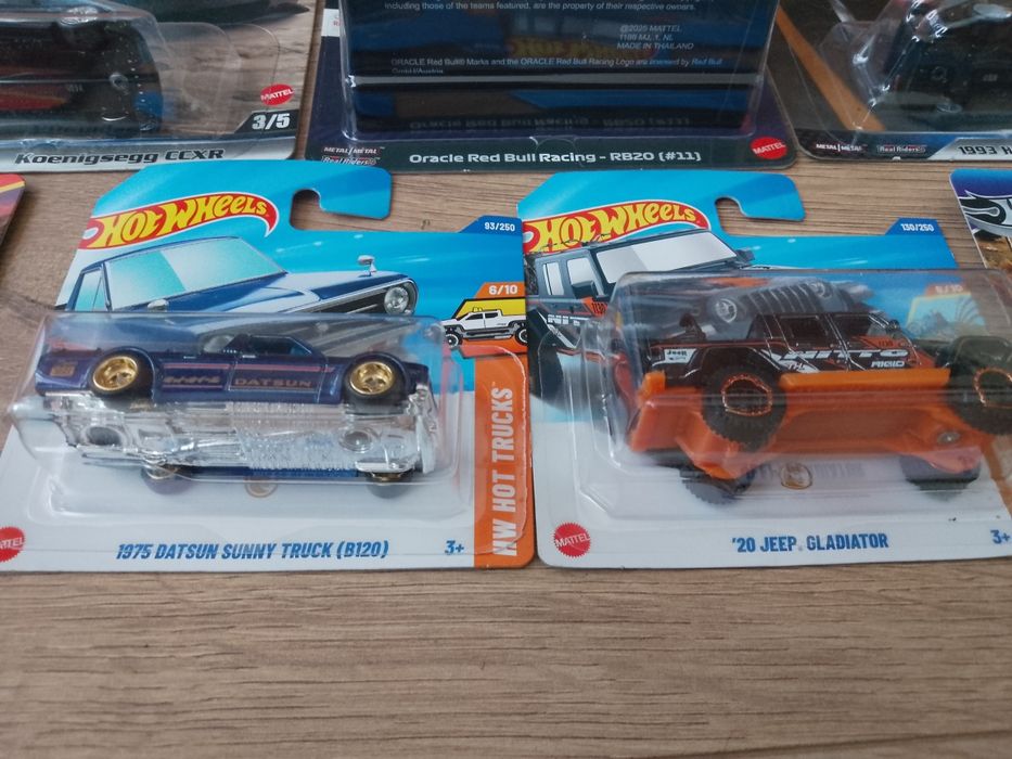 Hotwheels колички.