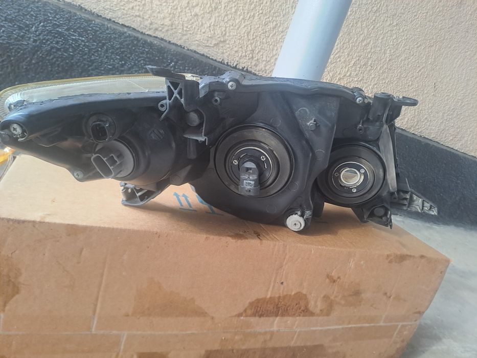 Таёта корола фары пара 30тыс