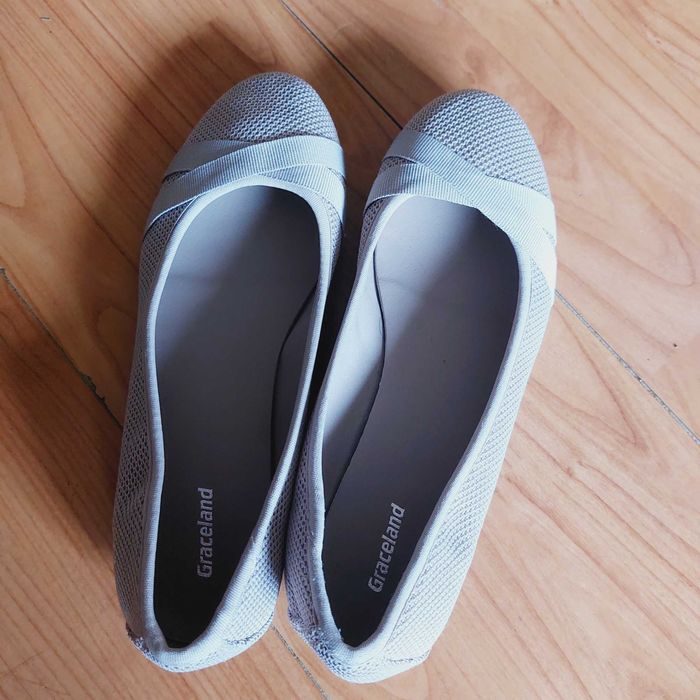 Ниски обувки - пепел от рози