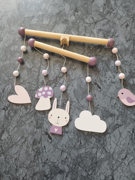 Стол за хранене, чанта и други неща