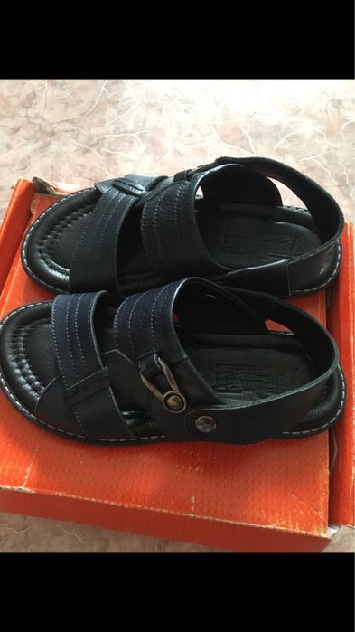 Продам новые сандалии