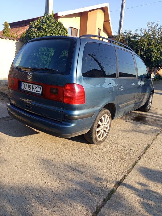 Vând Volkswagen Sharan