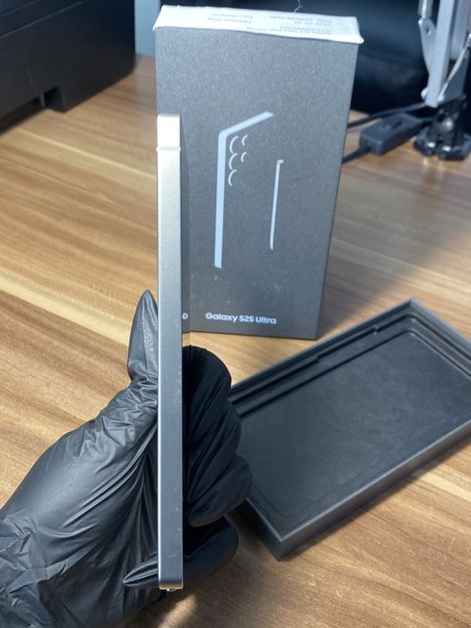 Samsung Galaxy s25 ultra • 256 GB • Titanium Gray