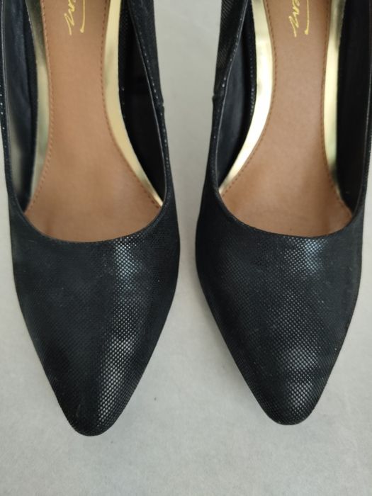Стилни обувки на тънък висок ток 39н.